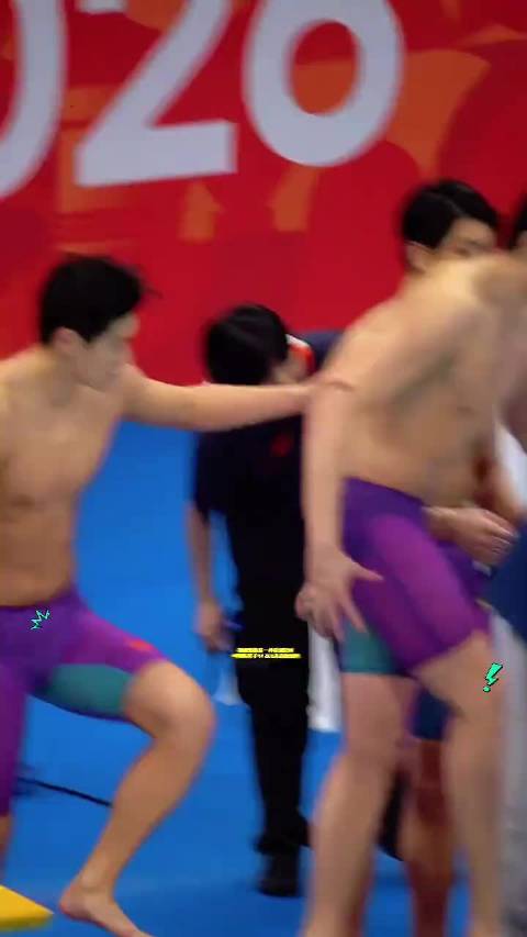 最后200米追了3秒，张展硕生吃日本队，中国队男子4X200米自接拿下金牌，中国速度闪耀名古屋，太牛