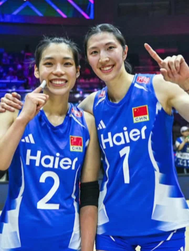 中国女排 3:0 战胜伊朗女排，取得小组赛两连胜，提前晋级八强，期待女排队员接下来的对阵中国台北队的
