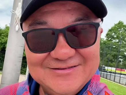 不签约，不收费，把好苗子带出去闯，一做就是九年