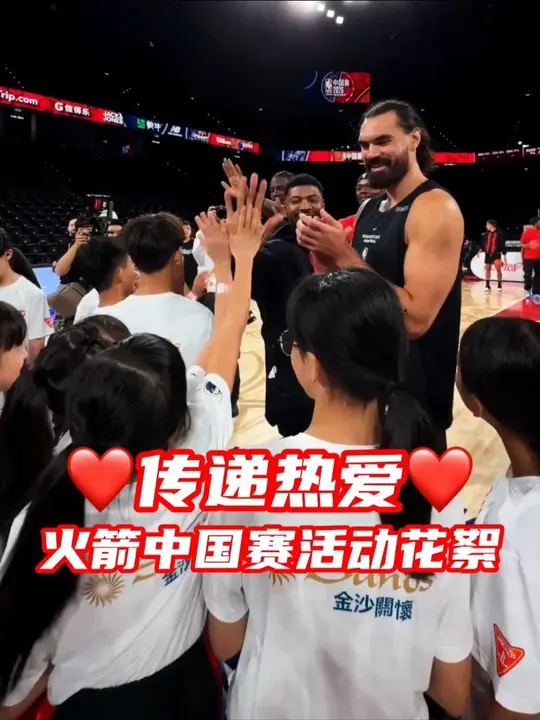 看看谁是队内的哄孩子高手！