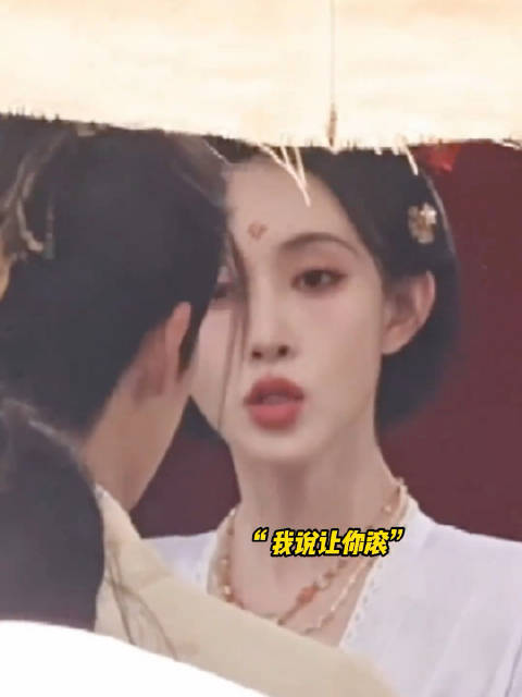 #孟子义新剧扇李昀锐巴掌# 最近是有什么扇巴掌KPI吗？哈哈孟子义在新剧里扇李昀锐巴掌，小林：比姐姐