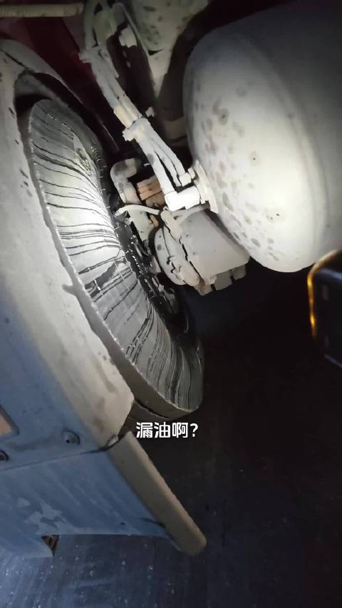 轮毂漏油加班修#修理工的日常##卡车司机##货车司机##汽修#