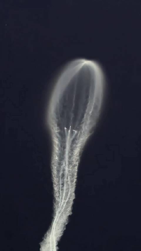 这个视角你可能没看过，给中国人的脊梁骨植入了一根钢筋[赞][赞][赞]  ​​​