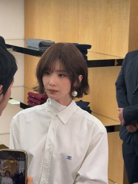 刘诗诗现身武汉Celine开业活动啦