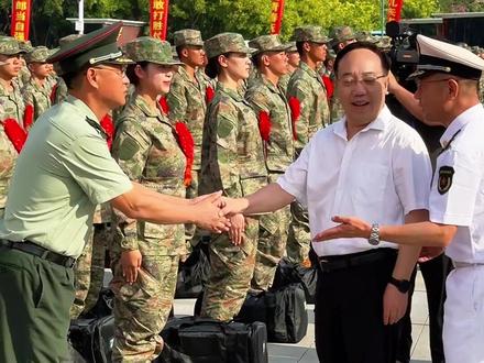 新兵出征仪式，领导现场视察