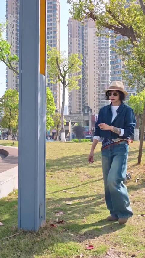 记住这几个简单的动作，在任何可以靠的地方拍照就都可以用上了  ​​​