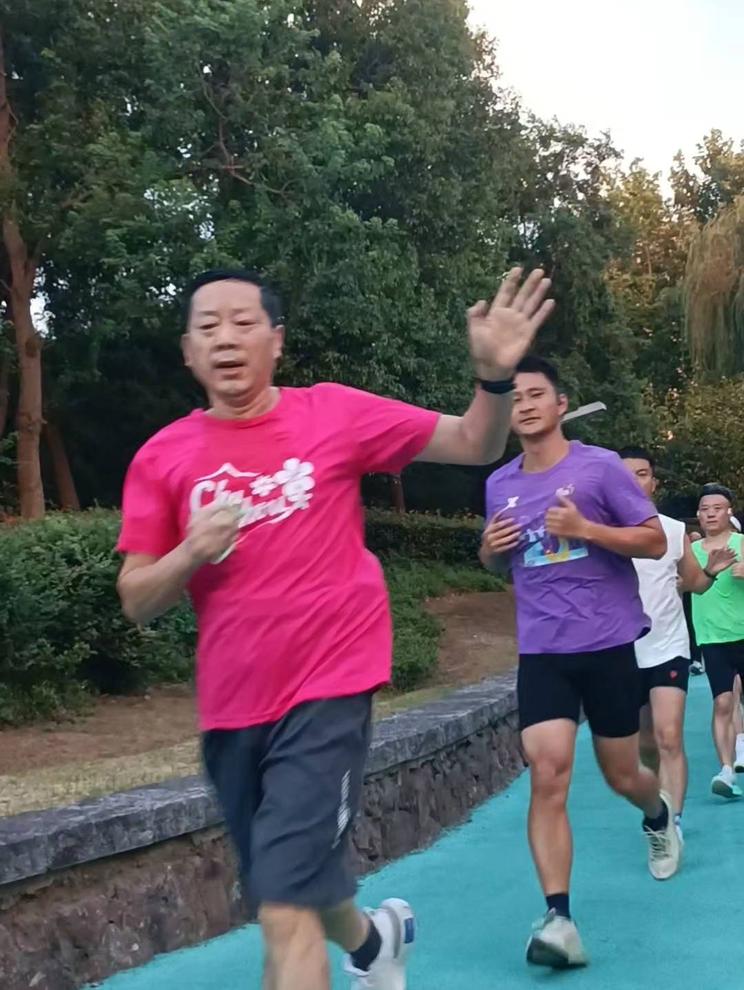 活力晨跑，拥抱健康生活！🏃‍♂️💪