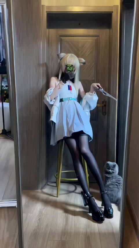 最喜欢凑企鹅了❤️明日方舟终末地#二次元cos大赏##明日方舟终末地二创##佩丽卡#