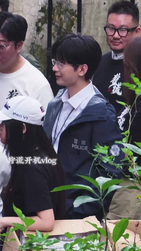 《狩谎》盲盒式剧组成毅主演的《狩谎》已低调开拍，喜好开盲盒的同伙有福了，狩谎剧组天天一个气力派演员盲