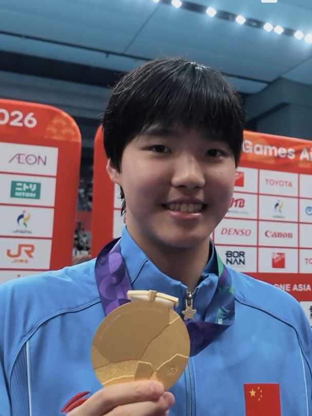 13岁中国游泳选手于子迪当选2026亚运会MVP