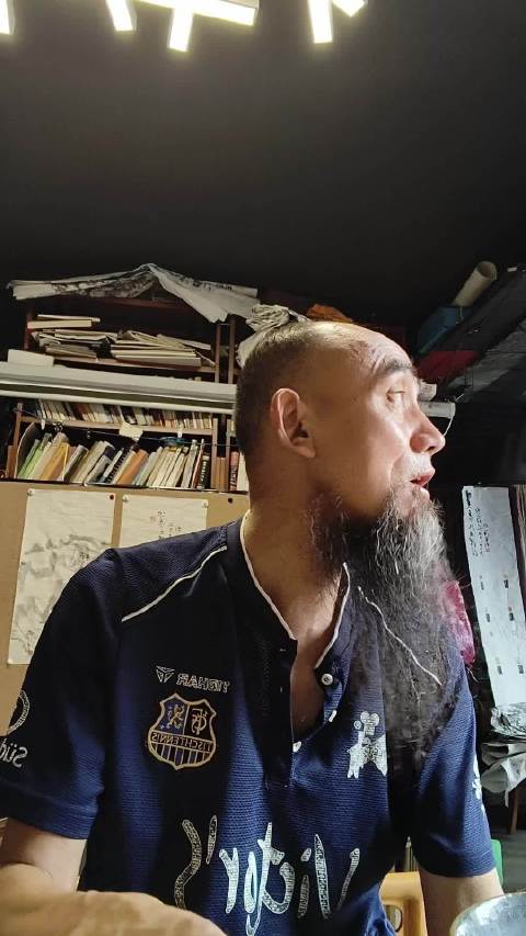 中国足球的问题到底出在哪？博主犀利点评，直言中超联赛因踢假球成风，导致球员上场毫无强度。孙继海曾说改