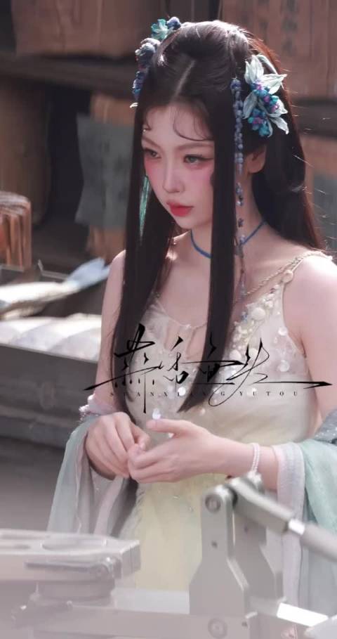 啊啊啊盼盼你萌 抿嘴的盼盼！！！ 天太美了这个妆造，一种非人感妖气出来了