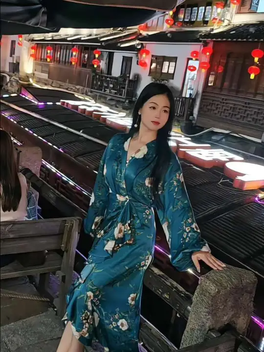 蘇州一山塘街，一座姑苏城，半部江南诗，你一句春不晚，我就到了真江南!