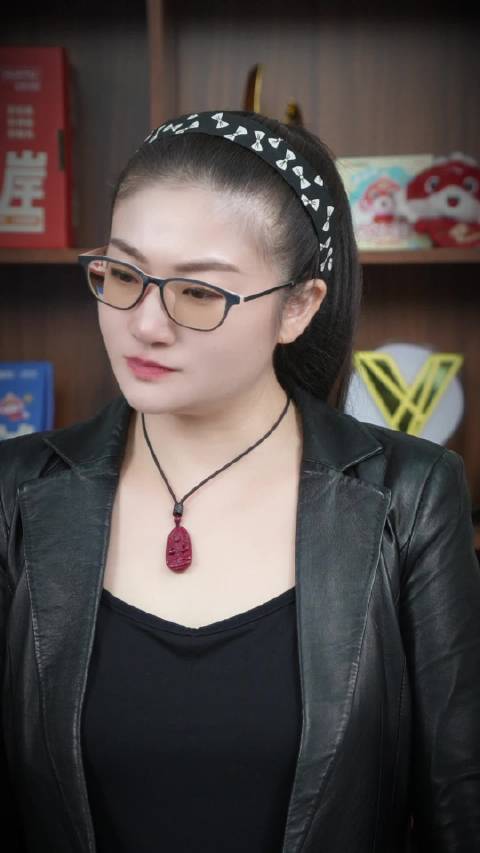 乡镇岗到底值不值？劝退还是真香？这条视频给你讲透：编制是真编制，苦也是真苦 —— 下村、写材料、值班