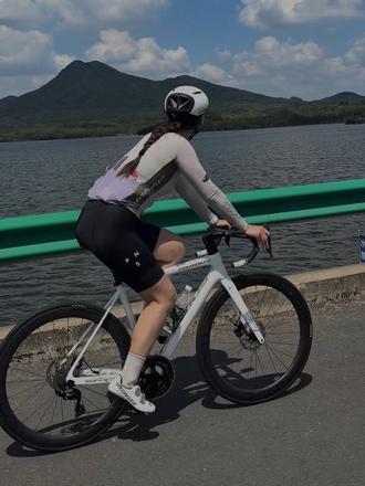 朋友 骑车 风景   ⛰️ 🚲