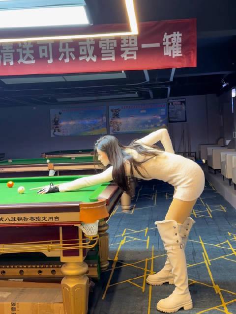 这么久了 都没喝到这家店的可乐🎱车模冰冰酱#台球##中式八球##台球是一种生活#