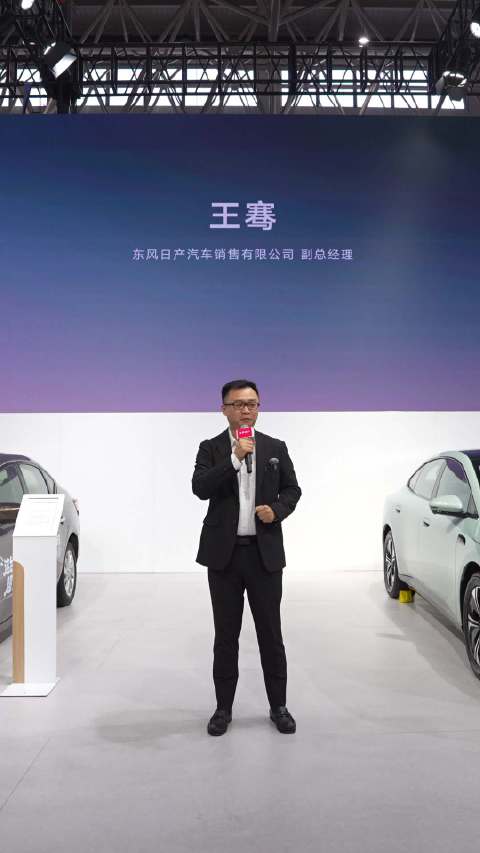 #百万里程轩逸车主选择新N7# 今日，东风日产在武汉车展举办交车仪式