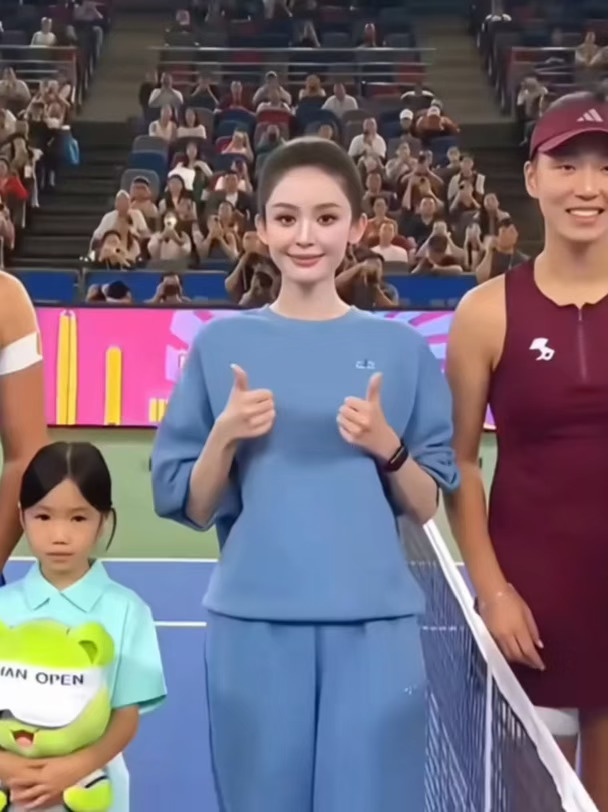 我滴妈！娜扎真人好美好白啊