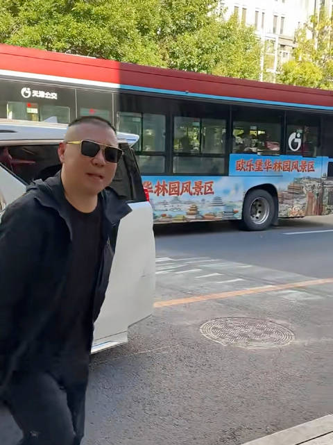 #郭德纲太原演出被举报# 10月21日天津德云社剧场，郭老师“腾”字科招生面试现场，看起来之前的事对
