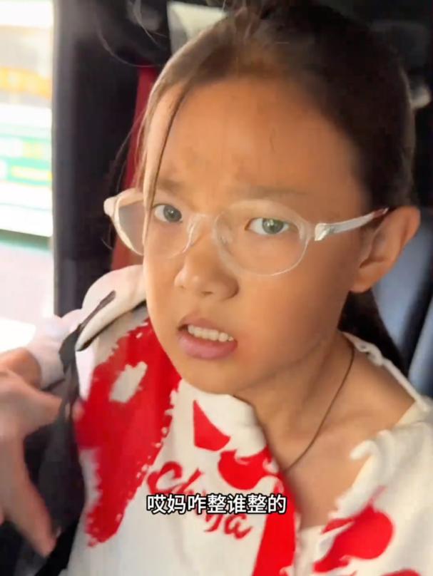 孩子与人起争执，自己受伤还连累了妈妈。
