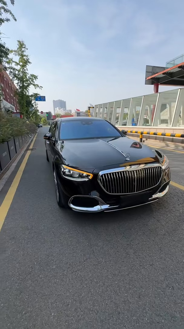 - 迈巴赫S580 V8