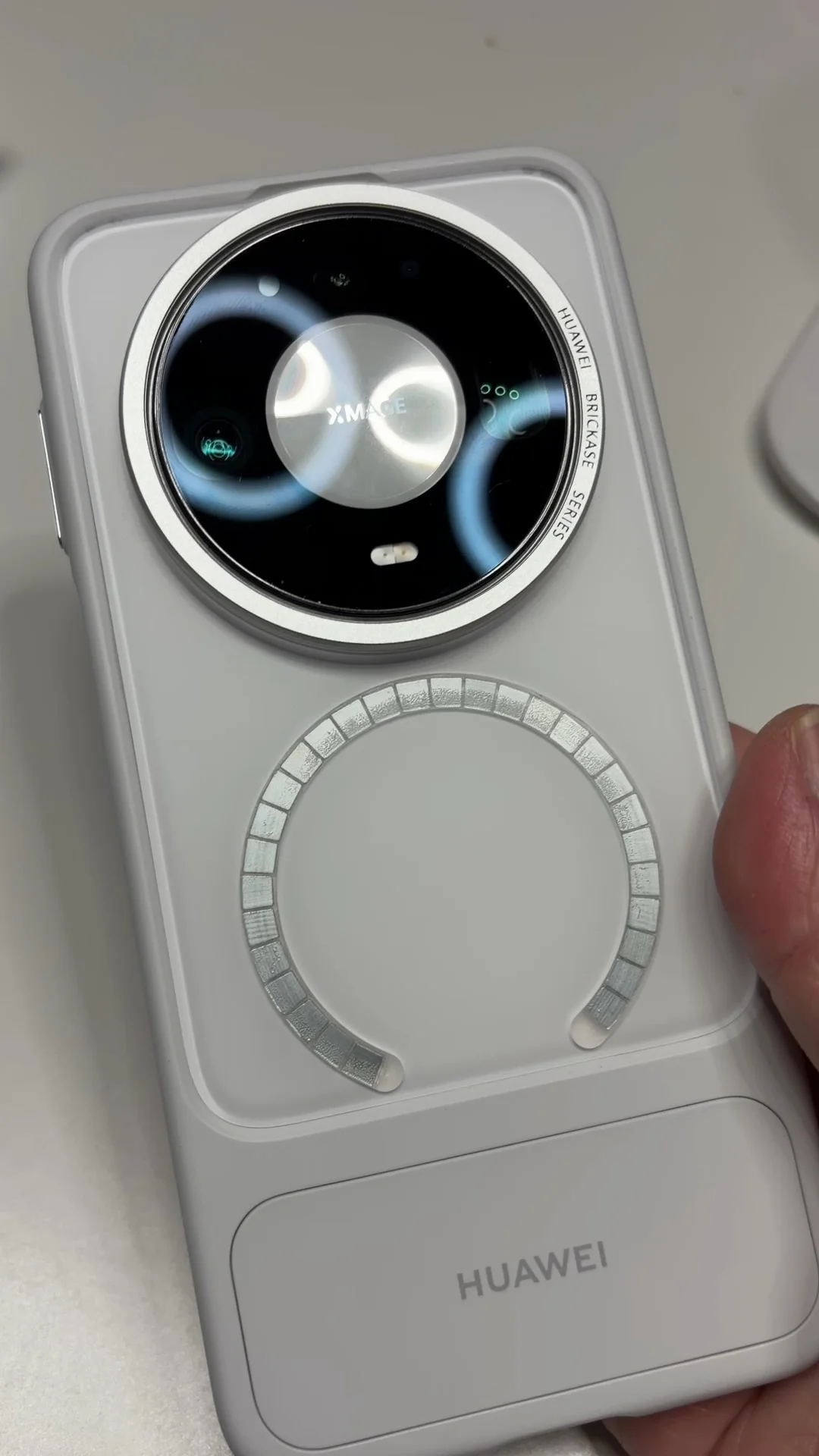 给华为积木壳实现了 MagSafe 磁吸