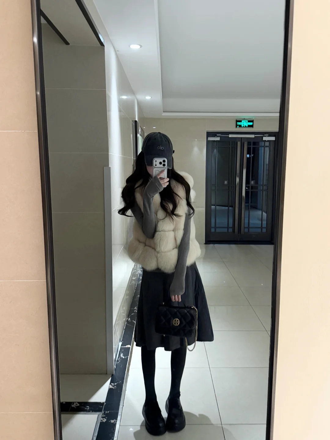皮草马甲和百褶裙简直绝配～