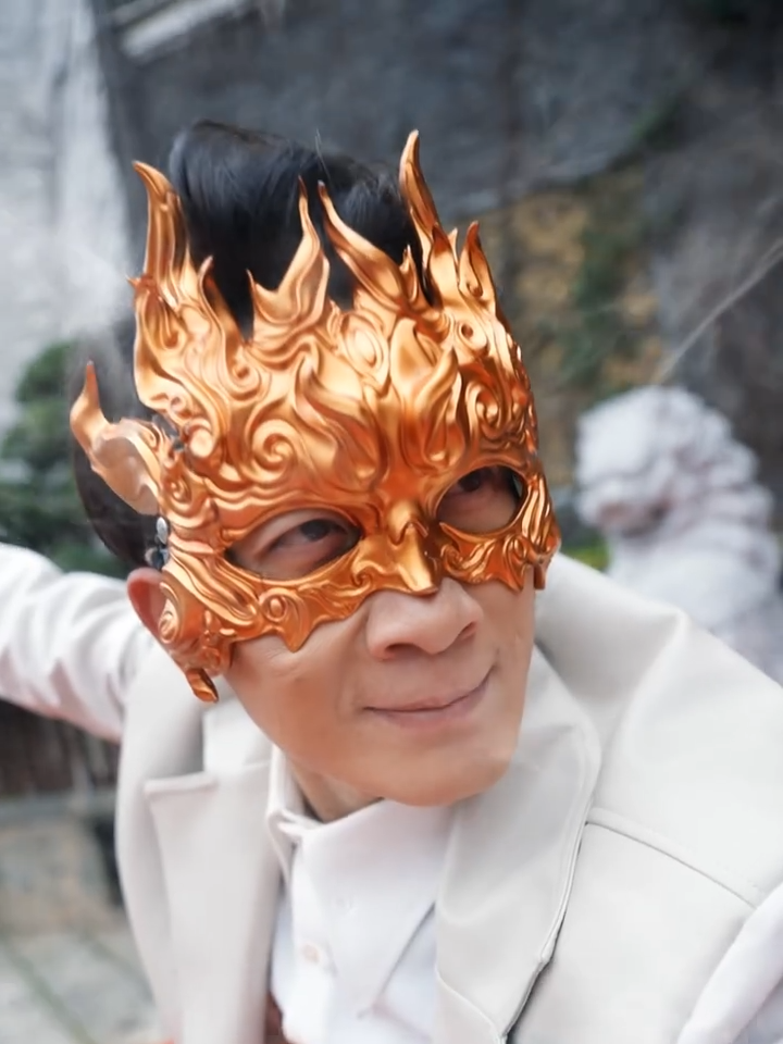 男人立下重誓弃剑流浪，危难一刻重执利剑护恩人