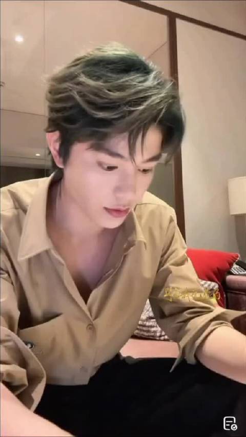 #丁禹兮的大金表是蜡笔小新盲盒#这个丁禹兮就这样疯狂散发魅力