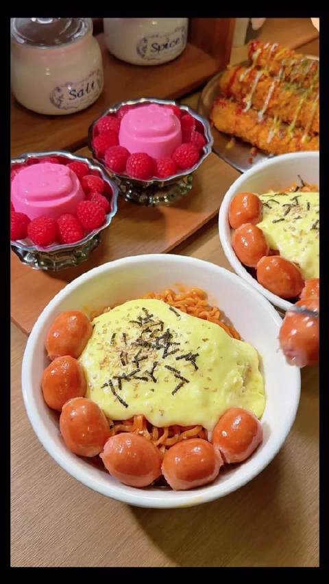 土豆泥火鸡面🍜虾滑大薯条🍓草莓布丁#小米18pro系列体验官孙千#