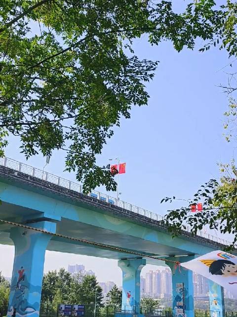 珍惜秋日好天气，多出去接触大自然吧[送花花]  ​​​