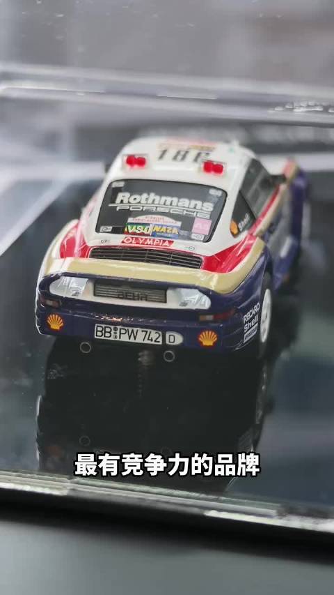 这一刻真的太震撼了！亲眼见到传奇的保时捷919战车，还有背后那一整面墙的赛事历史海报，瞬间感受到75