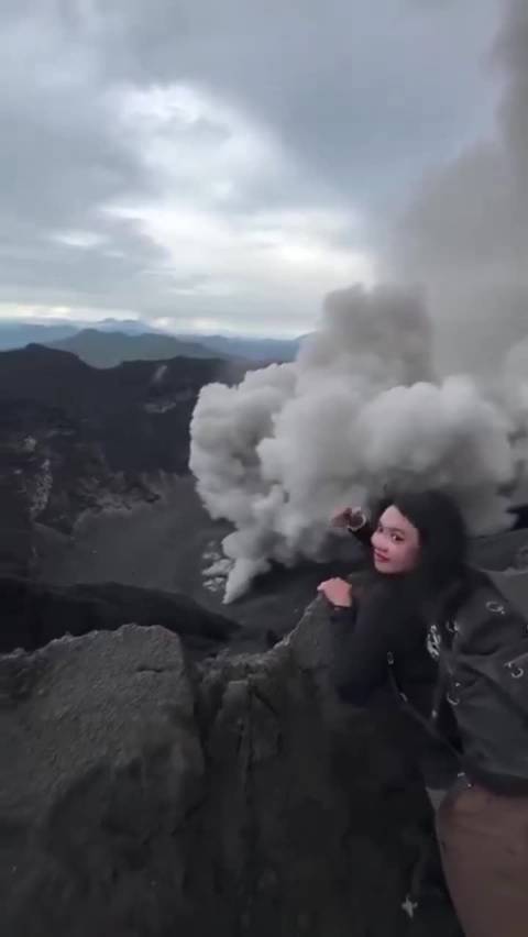 印尼杜科诺火山爆发造成观光客死亡，游客和向导的责任