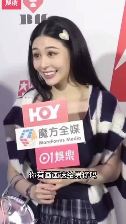 邱淑贞25岁女儿谈择偶条件，长得好像妈妈，尤其是下巴这边