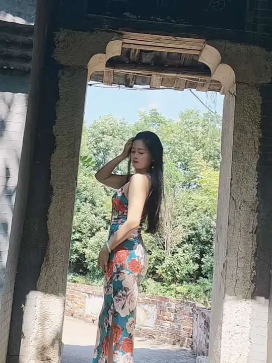 人到中年请不要放弃打扮，美丽是自信也是能量。打扮不为了取悦他人，而是取悦自己。所以无论高矮胖瘦，身材