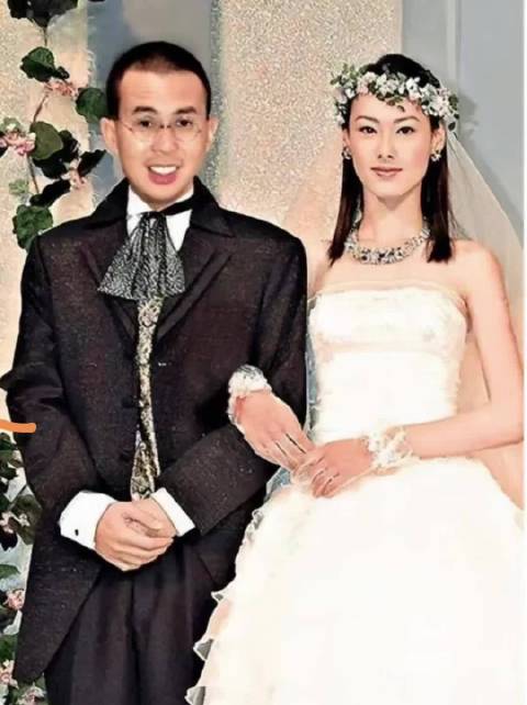 梁洛施给李泽楷生的三个儿子全被她养成了另一个物种。大儿子李长治打武术比赛，当爹的居然到场了