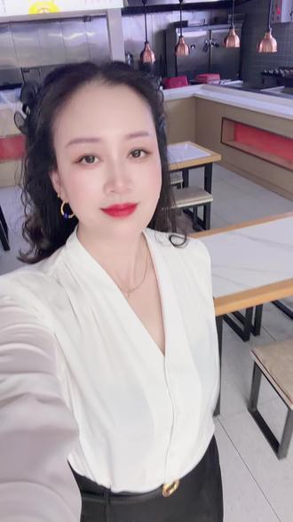 🌺 一个人最好的状态就是 不属于任何人 也不拥有任何人 减少期待 好好生活
