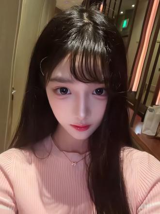 我不要示弱，不要在乎，我要比你更冷淡，比你更无所谓。好像只要我的情绪晚一步交付出去，我就不会受伤。