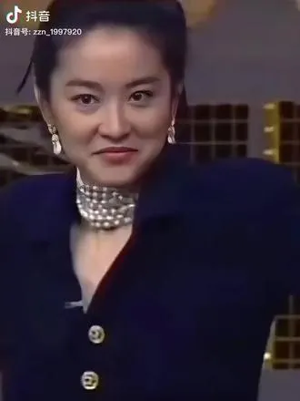 金庸书江湖，徐克拍江湖，黄霑谱江湖，东方不败一出谁与争锋.。