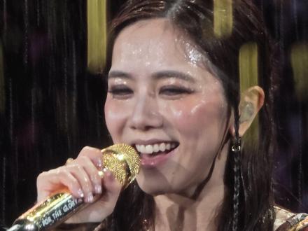 这雨下得秒变烟熏妆