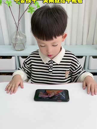 不要孩子一哭就给手机看，安排能玩半天，笔迹清晰一键清除还不脏手