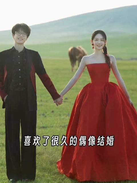 #冯禧前男友疑似是她高中老师# 说真的，看到这个瓜第一反应不是吃瓜，是觉得后背发凉。 高二未成年，对