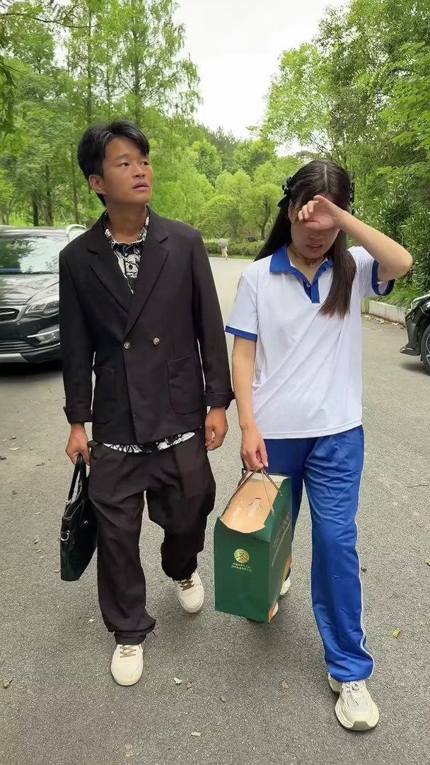#红镜短剧计划 #弘扬社会正气 #吴彦祖 #做好人好事 #让爱传出去 #爱心传递温暖人间 #回不去的