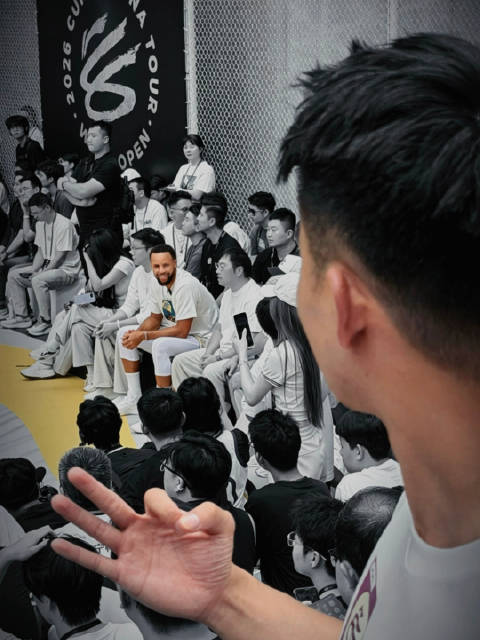 一眼是万幸，遗憾是意难平#库里[超话]# http://weibo.com/p/100101B209