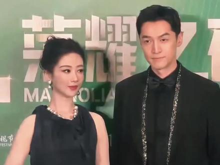 胡歌杨紫生命树剧组亮相白玉兰提名晚宴，谦虚的歌哥