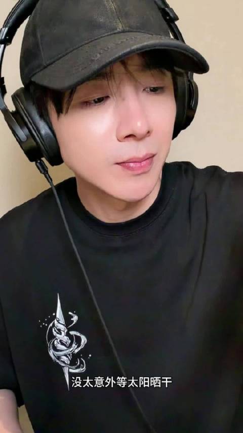 这段真的很好品~~~ 【第一品】 小地球主题曲幕后花絮不敢讲，但这个话题的由头是，宇宁讲起红雷哥在飞