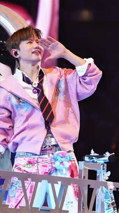 #张杰巡演舞台视觉歌单互动全面升级#✨概念片质感直接电影级别，时空逆转、列车调头，整套未LIVE宇宙