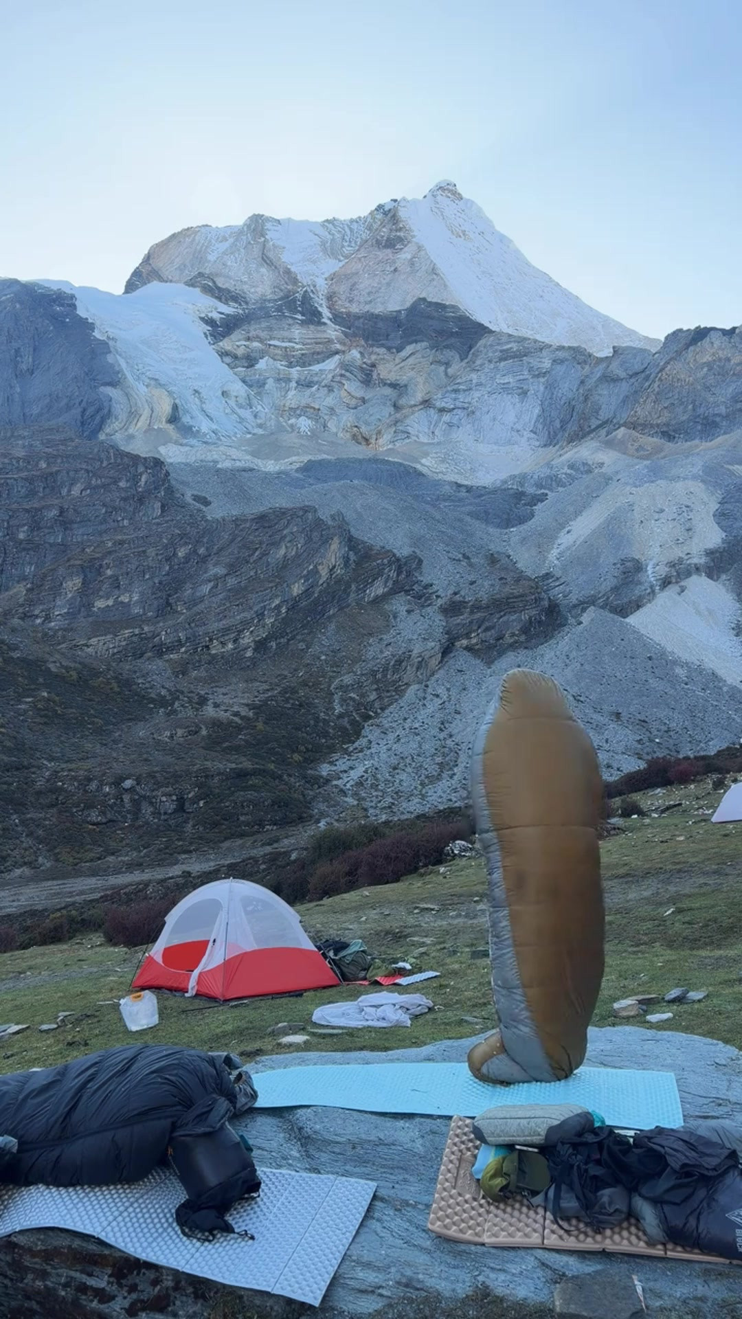 凌晨五点雪山看星空，浪漫的代价，是睡袋结满了霜