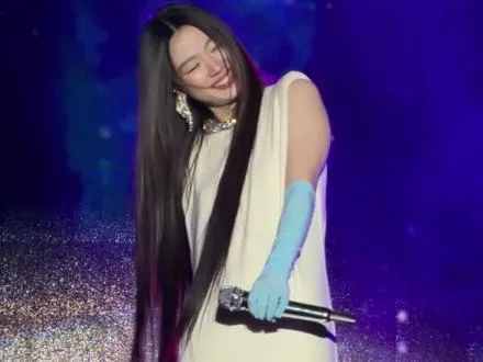 当你的眼睛眯着笑