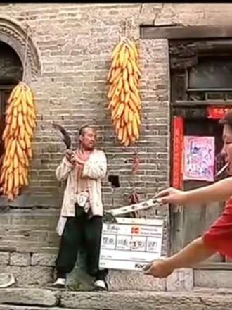 郭达用铁锅挡子弹的戏，原来是这样拍的！